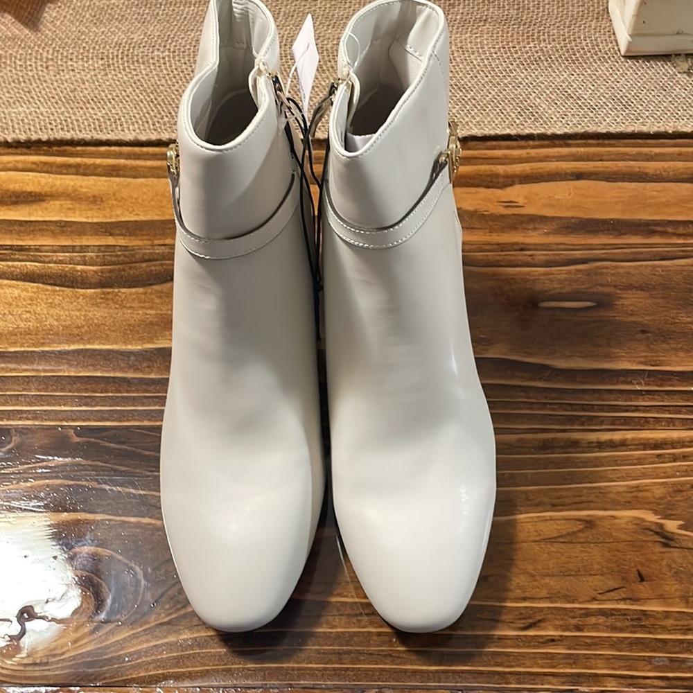 Womens Liz Claiborne boots NWT!